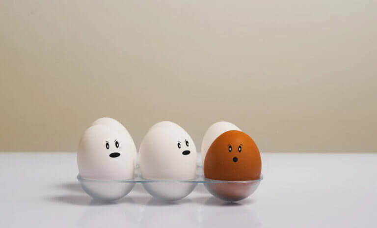 ¿Qué pasa si se rompe un huevo mientras se está cociendo?